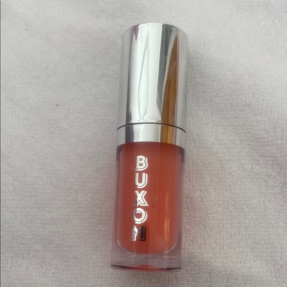 Buxom full-on plumping Lip oil in White Russian